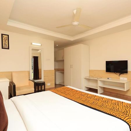 Hotel Broadway Near Delhi Airport 新德里 外观 照片