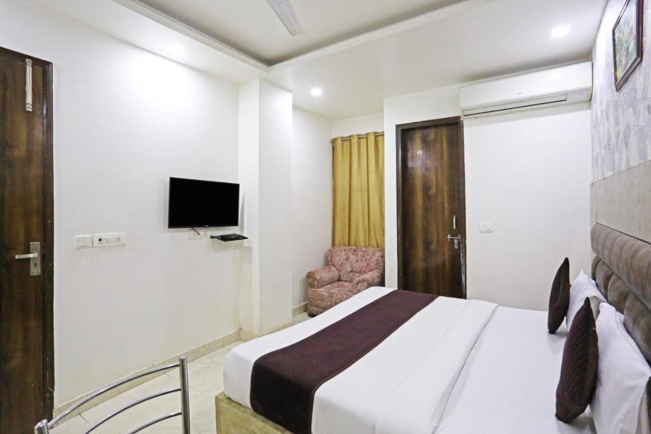 Hotel Broadway Near Delhi Airport 新德里 外观 照片
