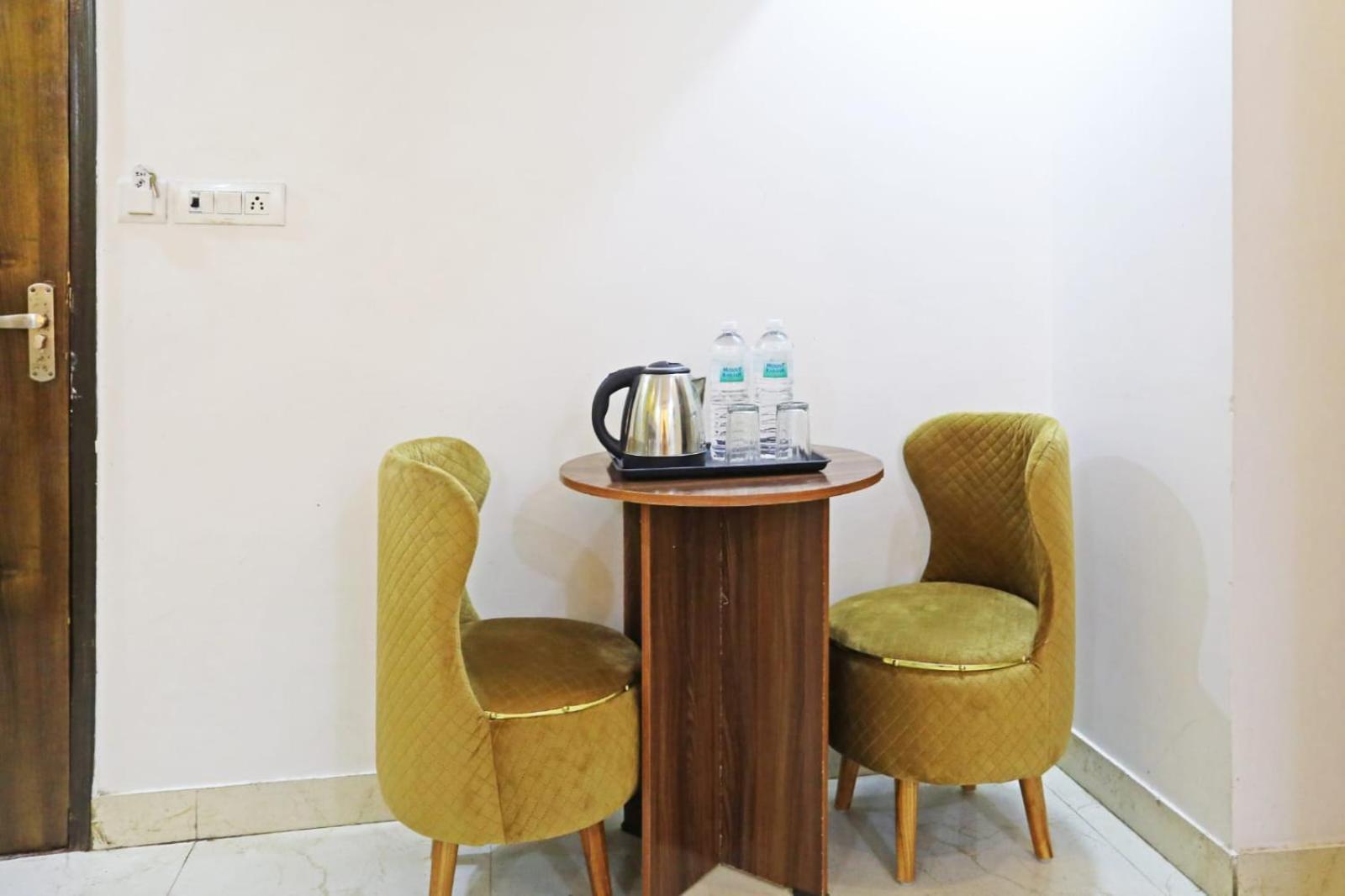 Hotel Broadway Near Delhi Airport 新德里 外观 照片