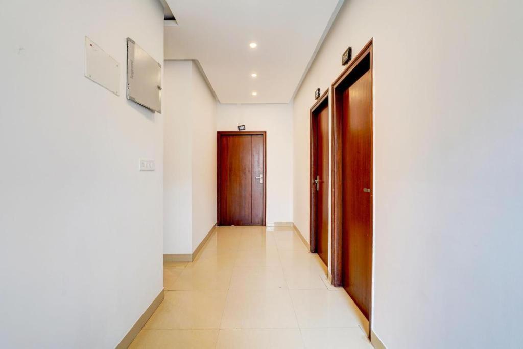 Hotel Broadway Near Delhi Airport 新德里 外观 照片
